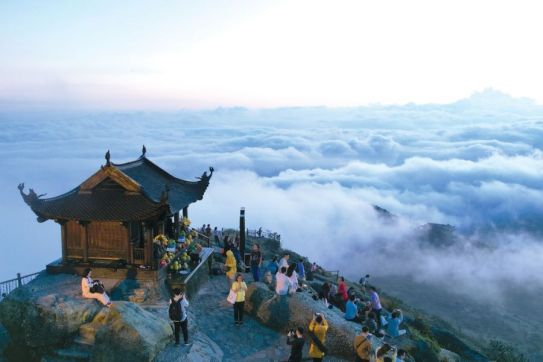Travel to Yen Tu in January: Journey to the Sacred Buddhist Mountains
